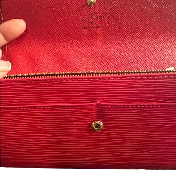 Authentic Louis Vuitton red Epi leather Sarah wallet - Picture 4 of 9